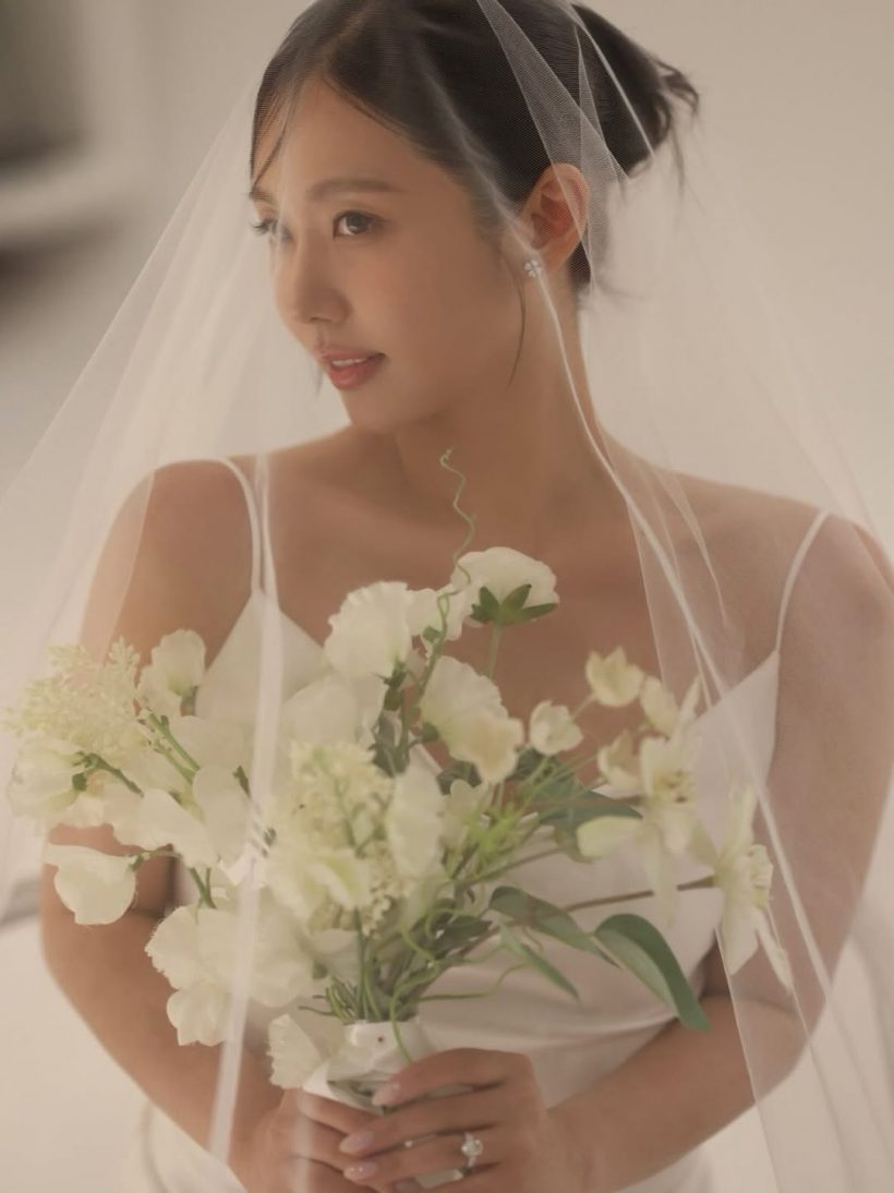เเฟนๆเเห่ยินดี นักเเสดงสาว ควงแฟนนอกวงการเข้าพิธีวิวาห์วันนี้