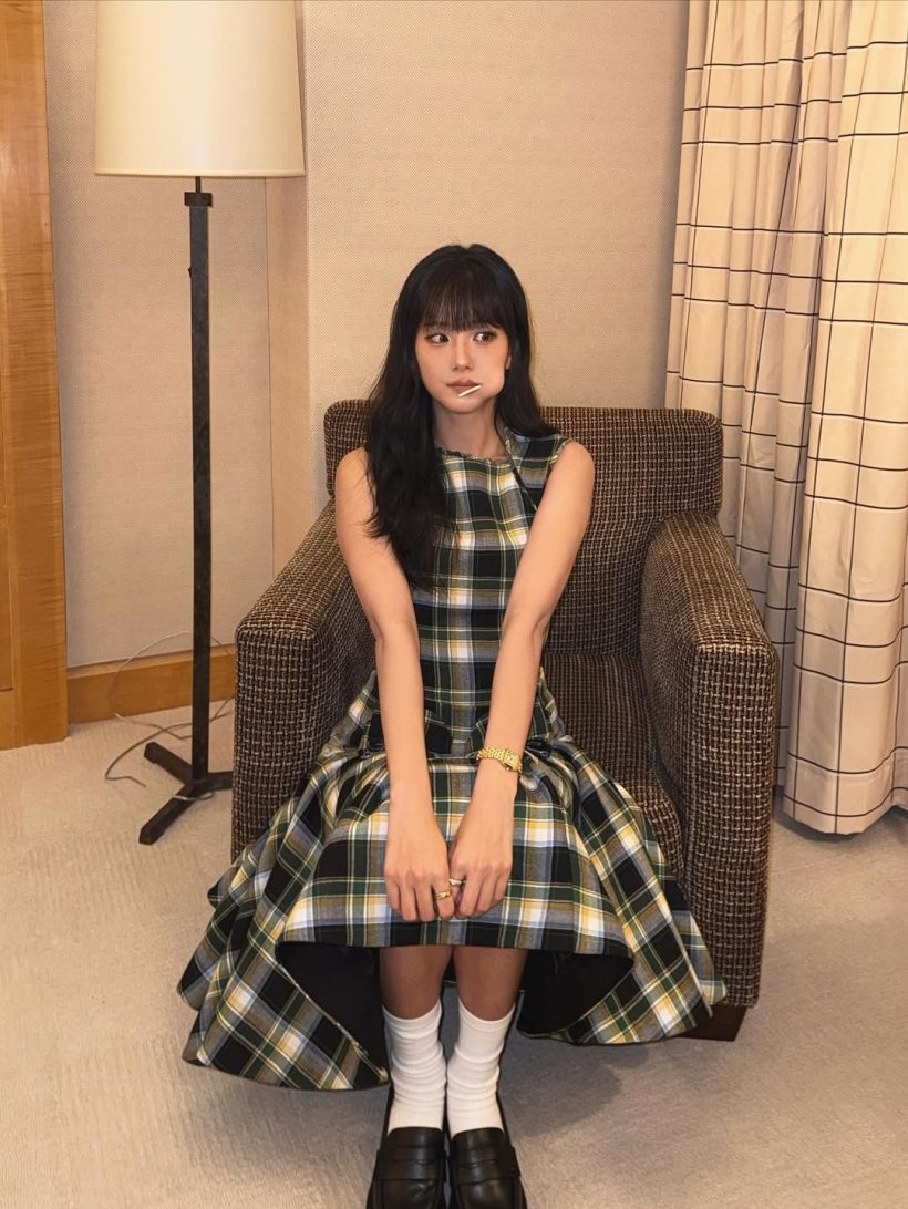 จีซู BLACKPINK เผยลุคใหม่สุดคิ้วท์ ตัดผมม้าหน้าดูเด็กลง