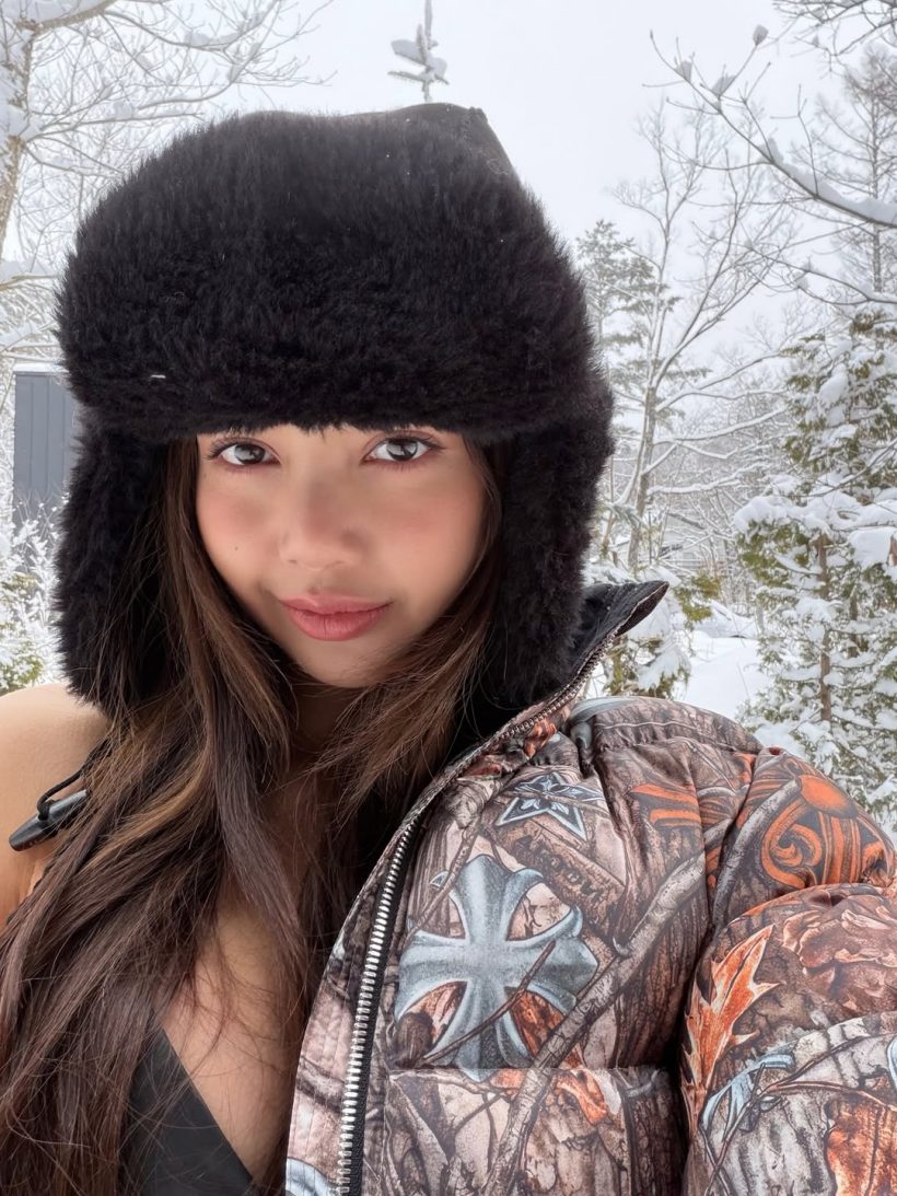 ชีเสิร์ฟ! ลิซ่า ท้าทายอากาศติดลบ ลุคนี้ทำทั่วโลกกรี๊ด