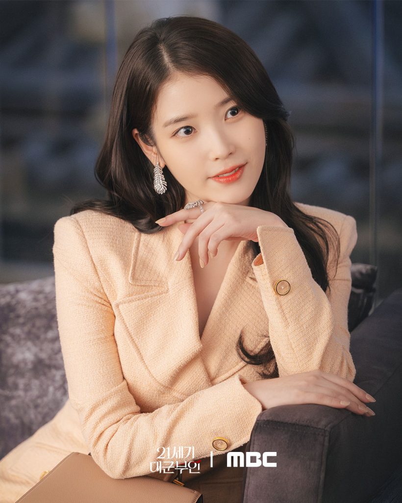 สิ้นสุดการรอคอย! ไอยู-บยอนอูซอก ควงคู่เผยภาพเซตแรก