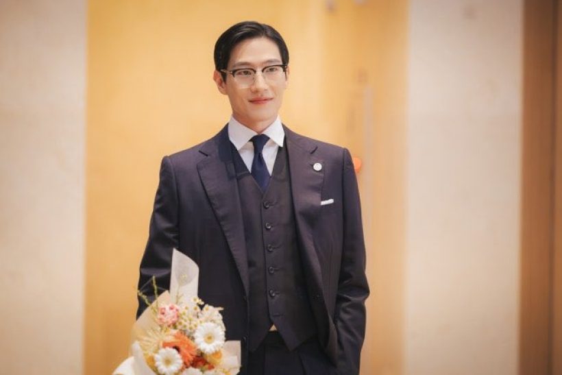 สิ้นสุดการรอคอย! ไอยู-บยอนอูซอก ควงคู่เผยภาพเซตแรก