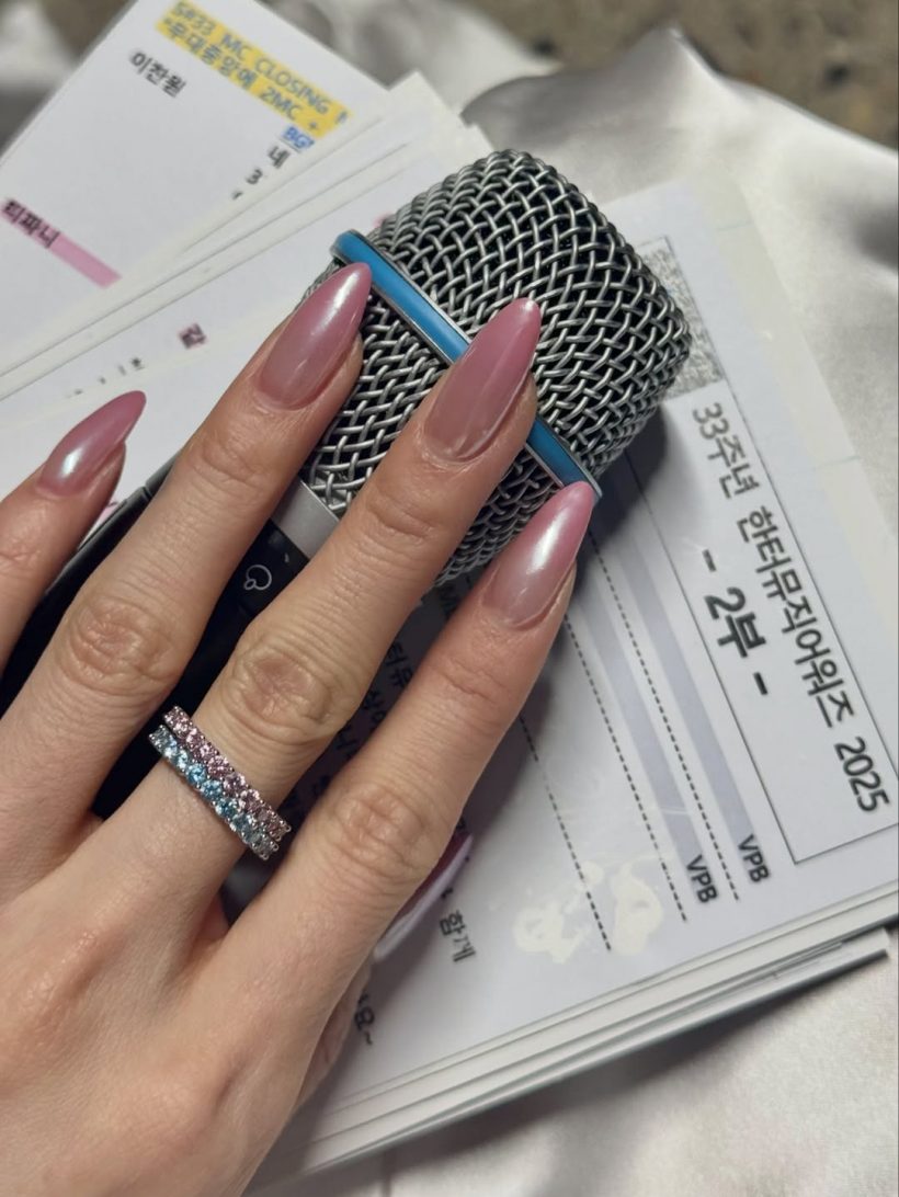 ทิฟฟานี่ สาดออร่าเจ้าสาวฟุ้ง! หลุดโฟกัสแหวนบนมือซ้าย