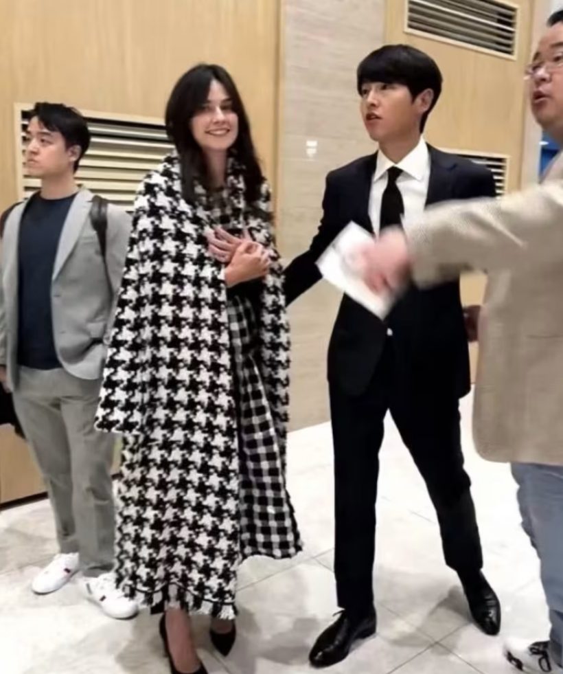 ไวรัลกระฉูด! ประโยคเด็ดซงจุงกิ กลางงานแบรนด์ดัง