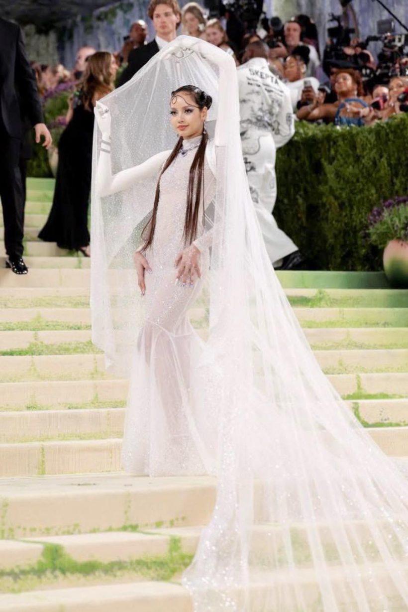 ลิซ่า มาเหนือ! โผล่ Met Gala ลุคนี้ถูกจับจ้องทั้งงาน