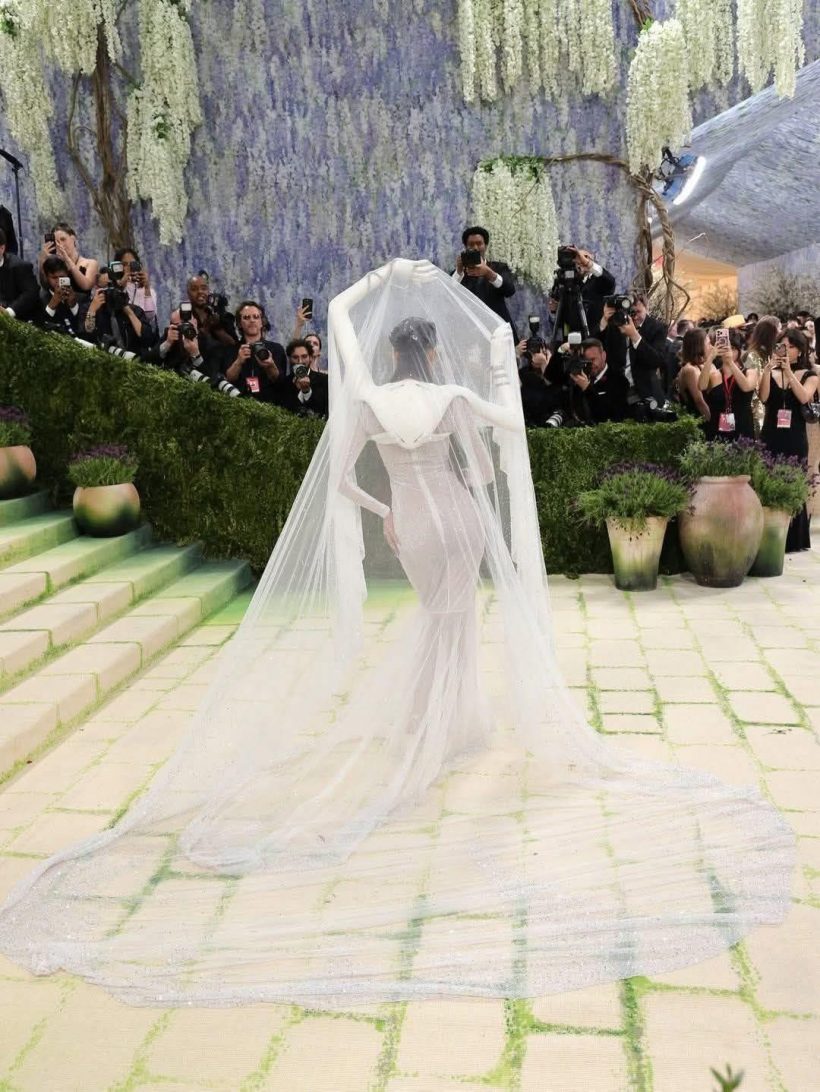 ลิซ่า มาเหนือ! โผล่ Met Gala ลุคนี้ถูกจับจ้องทั้งงาน
