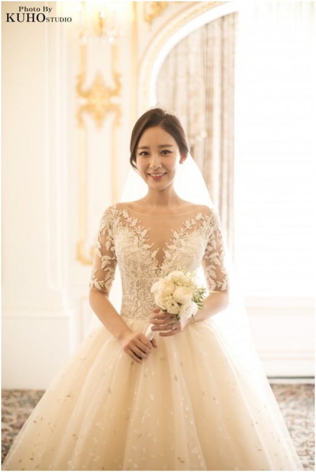 เผยภาพจากงานแต่งงานของพัคยูราพี่สาวชานยอล EXO