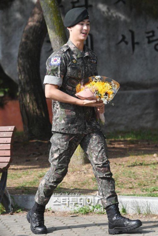 รอยยิ้มที่รอคอย! ‘คิมซูฮยอน’ สิ้นสุดภารกิจรับใช้ชาติ