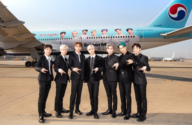 อลังการ!! Korean Air เผยภาพเครื่องบินพิเศษ ลายวง SuperM เปิดตัวในฐานะ โกลบอล เอมบลาสเดอร์ 