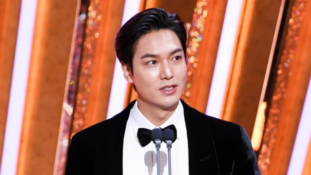  อีมินโฮ คว้ารางวัล จากงานSBS Drama Awards 