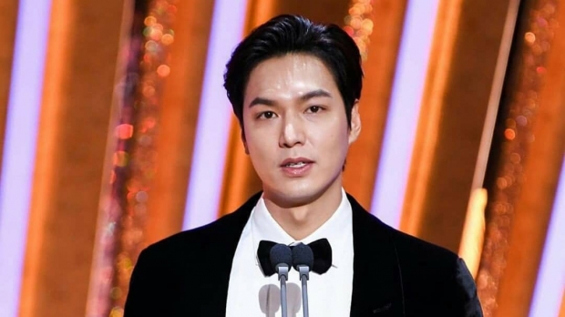  อีมินโฮ คว้ารางวัล จากงานSBS Drama Awards 