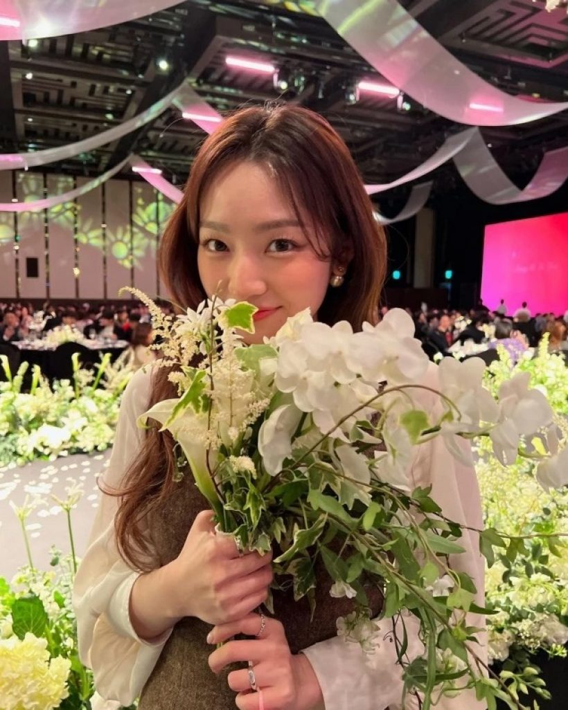 เผยโฉม สาวผู้ได้รับช่อดอกไม้ ในงานแต่งงานพระเอกซุปตาร์