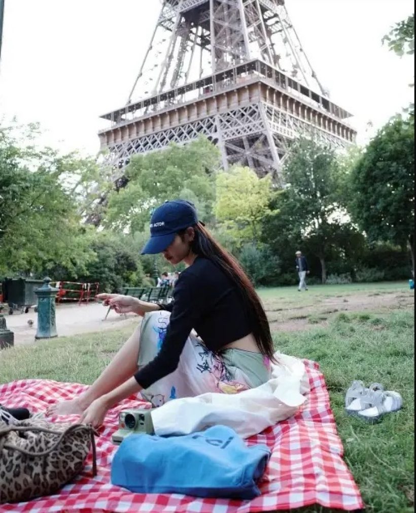ส่องวันสบายๆ ลิซ่า BLACKPINK กับวันพักผ่อนและวิวหลักล้านของปารีส