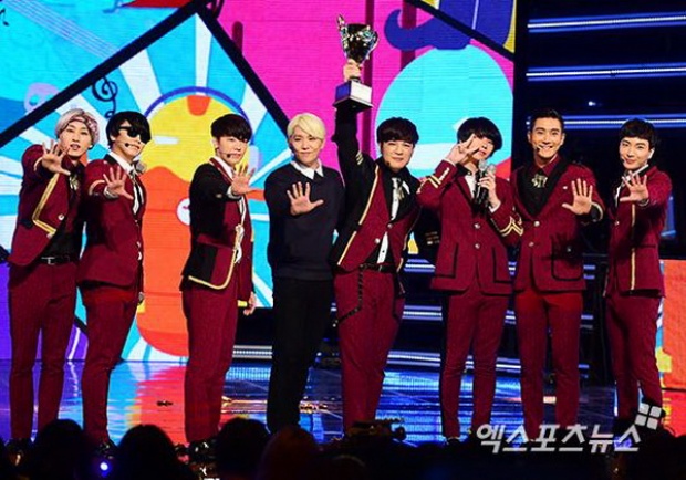 Super Junior คว้าที่ 1 รายการ Show Champion ของวันนี้