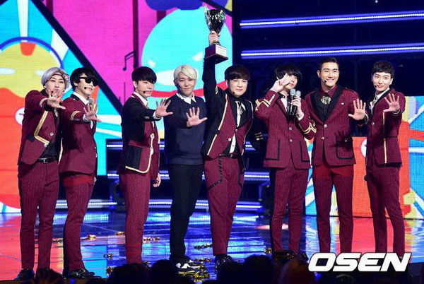 Super Junior คว้าที่ 1 รายการ Show Champion ของวันนี้