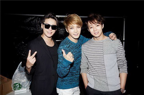 JYJ จัดคอนเสิร์ตกลางกังนัมพร้อมแฟนคลับร่วมกรี้ดกว่า 5 หมื่นคน