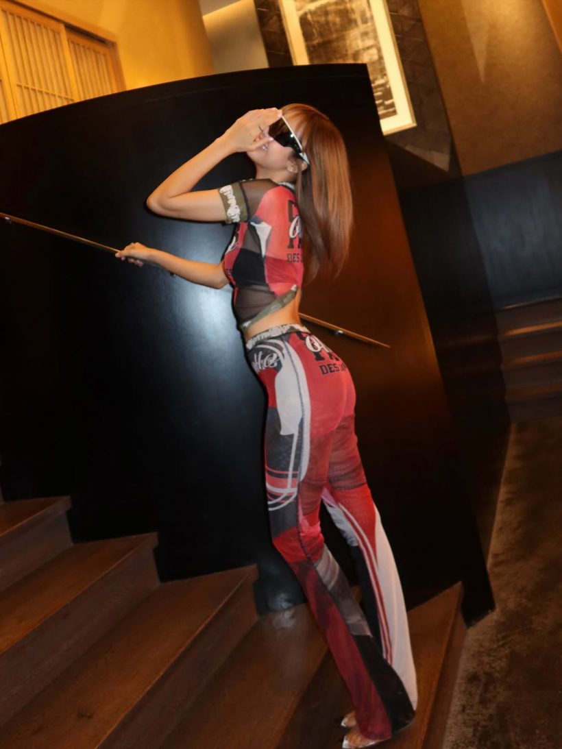 ลิซ่า นั่งกินมื้อเย็นง่ายๆ เเต่รู้ราคานาฬิกาเเล้วต้องร้องกรี๊ด!