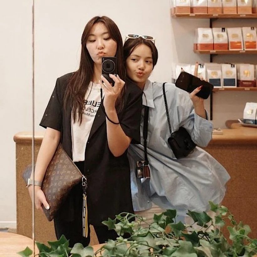 เปิดของขวัญชิ้นพิเศษ พี่อลิซ ตั้งใจเลือกให้ ลิซ่า ราคาอึ้ง!