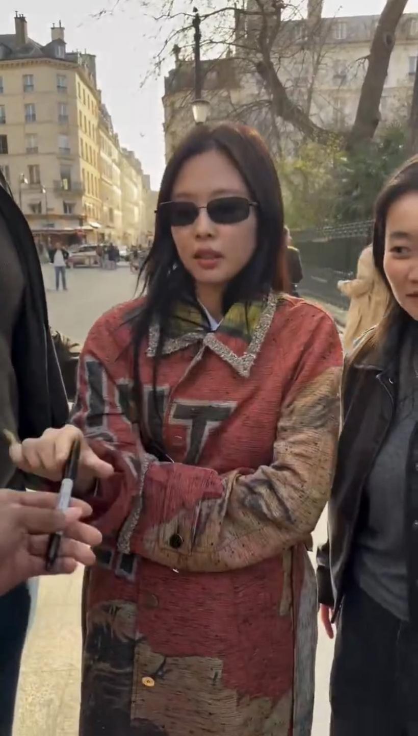 เจนนี่ หลุดพูดคำนี้! หลังถูกเเฟนๆขอลายเซ็นต์ไม่หยุด