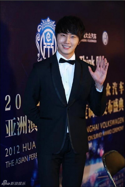 จองอิลอู และแพนเค้ก คว้ารางวัลนักแสดงดาวรุ่งของเอเชีย ในงาน Hwajung Awards