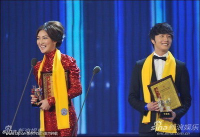 จองอิลอู และแพนเค้ก คว้ารางวัลนักแสดงดาวรุ่งของเอเชีย ในงาน Hwajung Awards