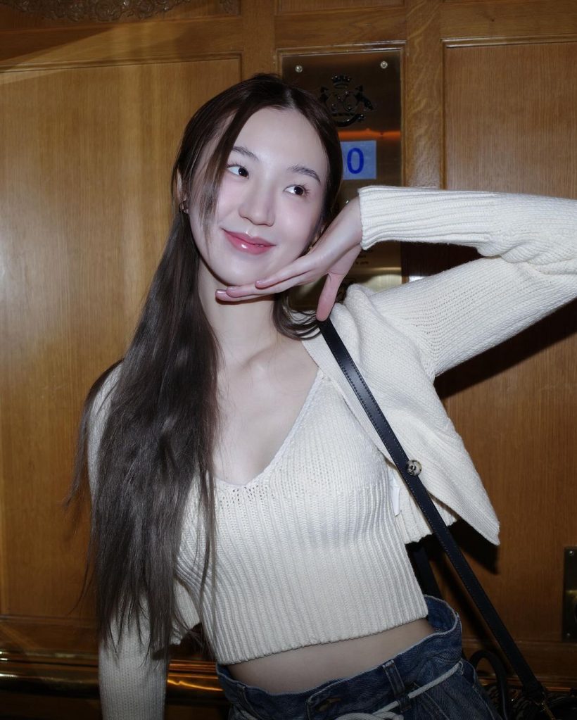 OMG! สาวไทยคนนี้โผล่เที่ยวเกาหลี ลิซ่า ทำตัวเป็นเจ้าบ้านพาเที่ยว