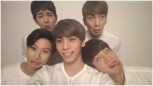 SHINee ถ่ายภาพเซลฟี่สุดฮา!!