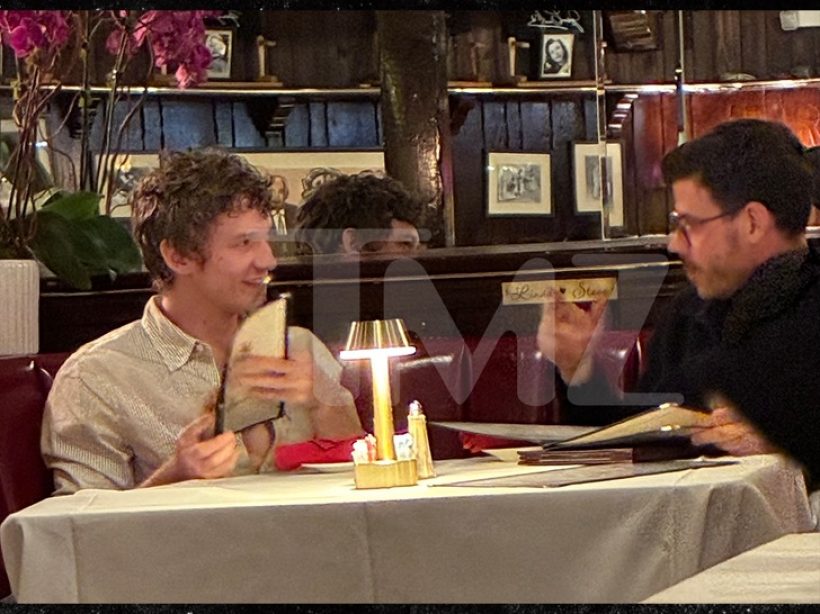 โป๊ะเเล้ว! 2 หนุ่มซีรีส์ดัง หลุดโมเมนต์หวาน รักจริงนอกจอ?