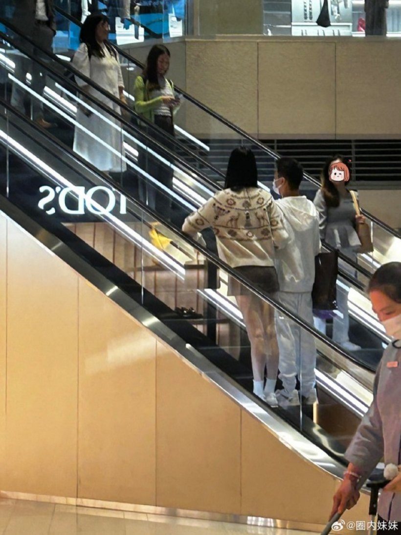 หลักฐานคาตา! นางเอกดัง รีเทิร์นสามีเศรษฐี ช้อปปิ้งหวานๆกลางห้าง