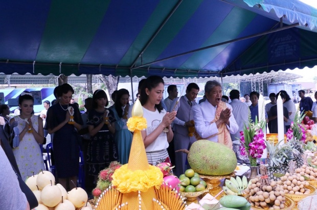 นก สินจัย ถือฤกษ์ดีบวงสรวง ตะวันยอแสง  ดึง ป๋อ ประกบคู่ น้ำตาล