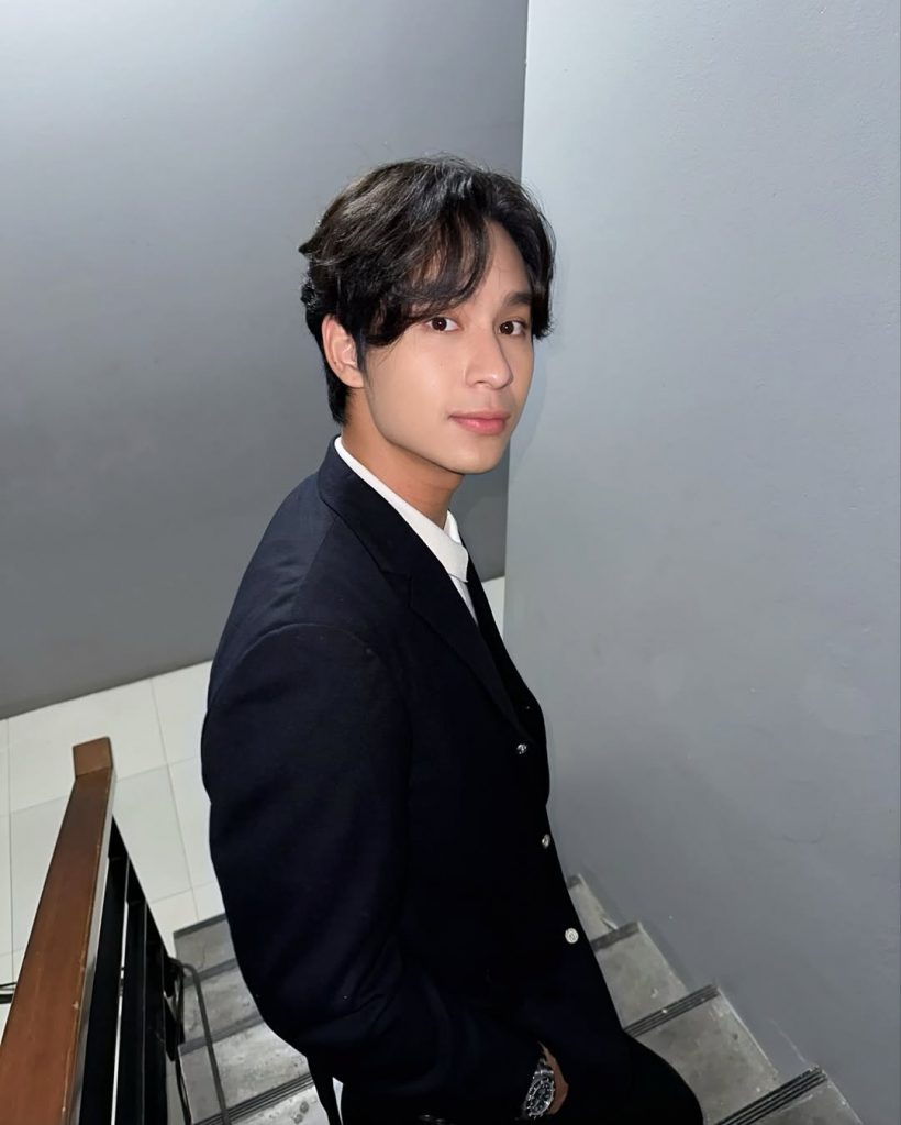 เกิดอะไรขึ้น พระเอกดังโผล่เวที IQIYI ลือย้ายค่ายเเล้ว