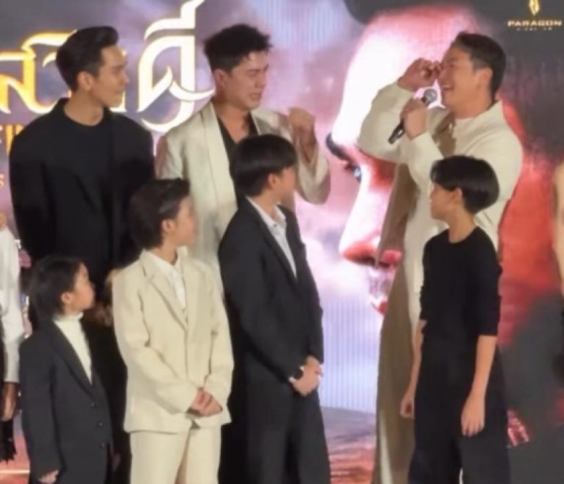 บีบหัวใจ! นายณภัทร ร้องไห้กลางวงล้อม ฝ่ากระแสแบนหงสาวดี