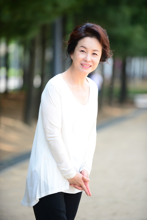 Kim Mi Sook แสดงเป็น Han Song Jung