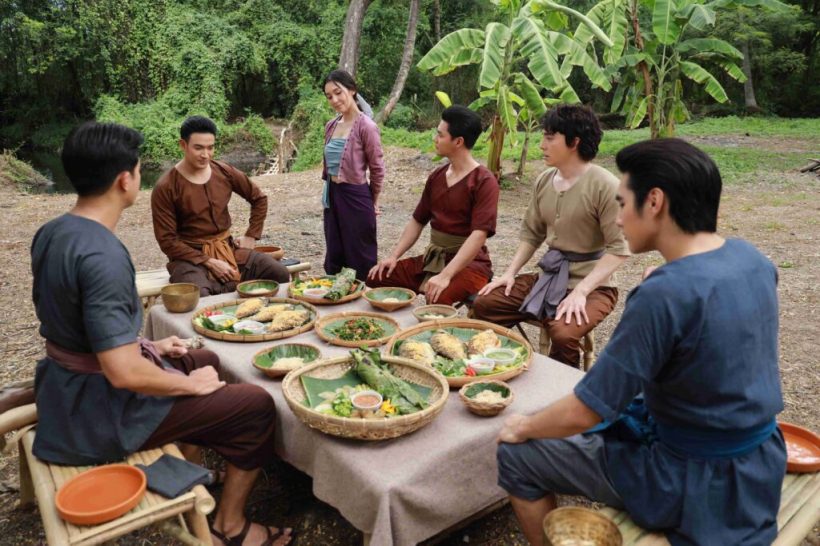 พรหมลิขิต EP7 พุดตาน เสิร์ฟเมนูปลาตะเพียนถวาย ขุนหลวงท้ายสระ