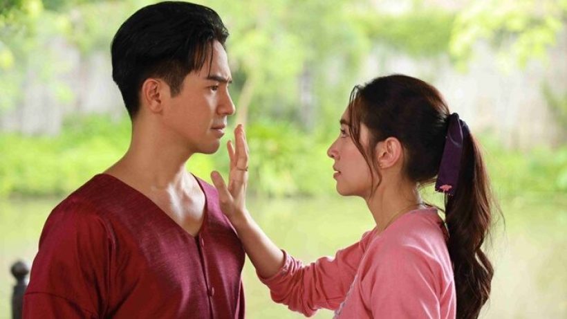 เรื่องย่อ พรหมลิขิต EP.15  แม่กลิ่นไม่พอใจพุดตานลอยโคมกับพ่อริด