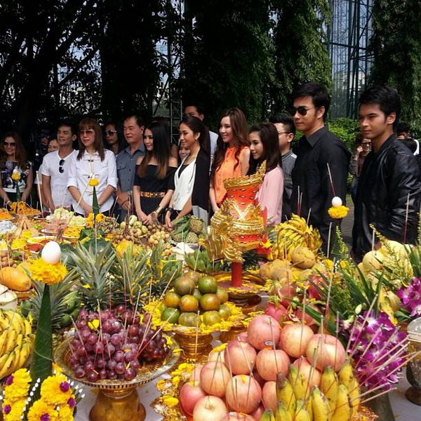 ภาพพิธี บวงสรวง ล. สุสานคนเป็น