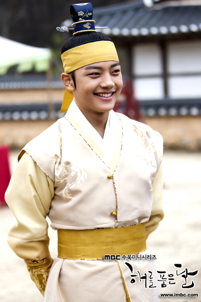 Yeo Jin Goo รับบทเป็น Lee Hwon (ตอนเด็ก)