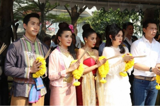 บวงสรวงอลังการซิ่นลายหงส์ ใบเตย-ไนกี้-จูน สวย สง่า ชุดผ้าซิ่น