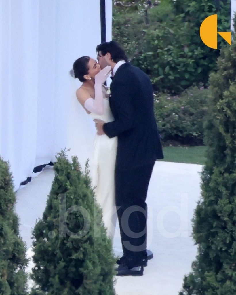 เปิดภาพวันวิวาห์คู่รักดาราดัง จัดงานในสวนสุดเรียบง่าย