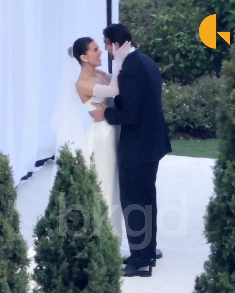 เปิดภาพวันวิวาห์คู่รักดาราดัง จัดงานในสวนสุดเรียบง่าย