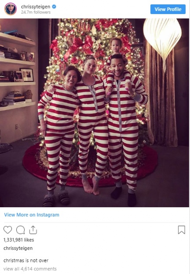 แซ่บจนต้องบอกต่อ! Chrissy Teigen ประทับใจ ผัดหมี่โคราช ฝีมือคุณแม่ชาวไทย