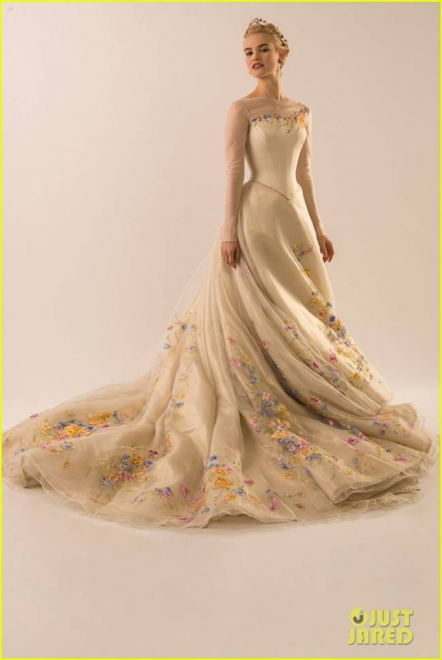 ลิลลี่ เจมส์ สวยสง่าในชุดแต่งงาน ซินเดอเรลล่า