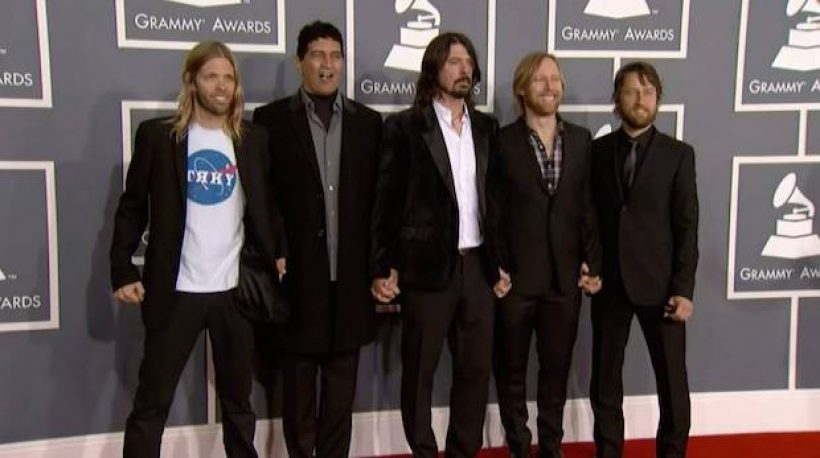 แฟนเพลงช็อก! สุดยอดมือกลอง Foo Fighters เสียชีวิตแล้ว