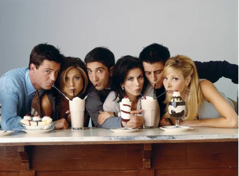 ภาพรียูเนี่ยนแก๊งซีรีส์ Friends ร่วมพิธีศพนักแสดงหนุ่มจากไปกะทันพัน