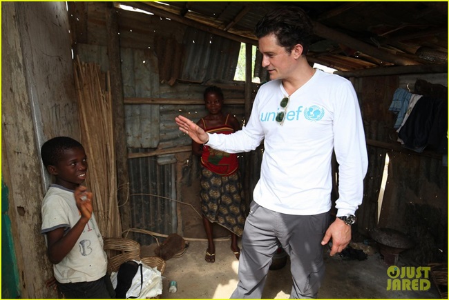ใจหล่อมาก! ออร์แลนโด บลูม เยี่ยมผู้ป่วยอีโบลาในไลบีเรีย