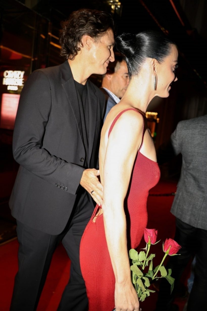 เซอร์ไพรส์วงการ ซุปตาร์สาวเปิดตัวคบนักการเมืองดัง ฉลองวันเกิด