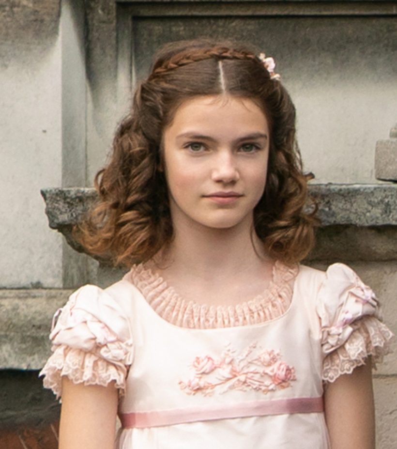 เปิดพัฒนาการความสวย น้องเล็กบ้าน Bridgerton อายุจริงเเค่ 19