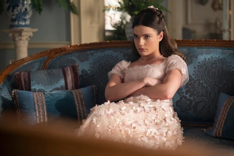 เปิดพัฒนาการความสวย น้องเล็กบ้าน Bridgerton อายุจริงเเค่ 19