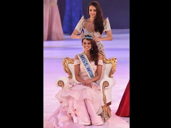  โรลีน สเตราส์(Rolene Strauss ) 