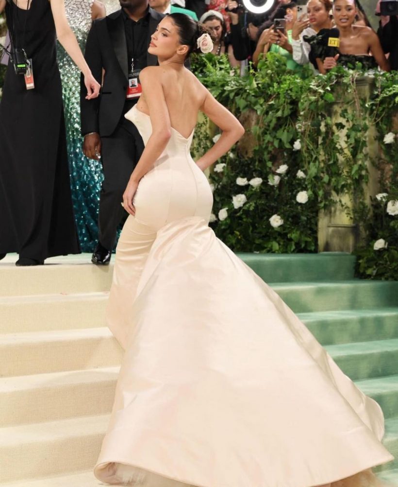 มัดรวมเเฟชั่นคนดังเดินพรมเเดง  Met Gala 2024 ชุดใครปัง-พัง! 