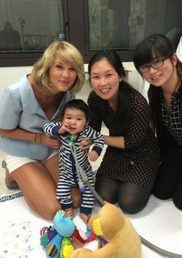 แม่พระเว่อร์ Taylor Swift เยี่ยมผู้ป่วยเด็ก !!